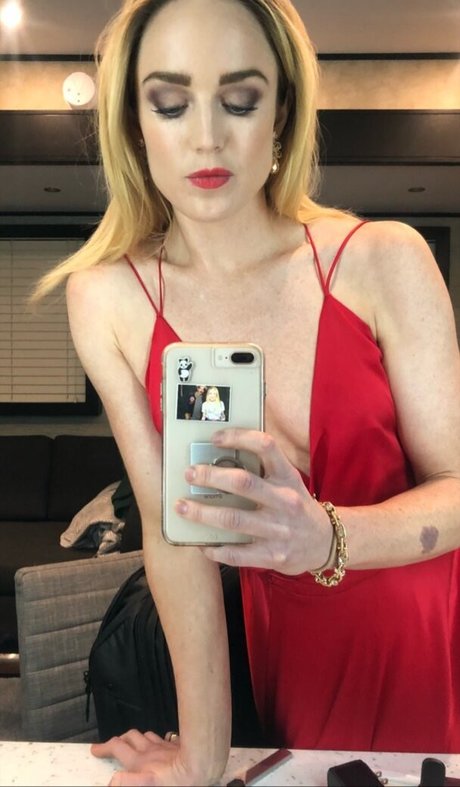 Caity Lotz xxx actress pic