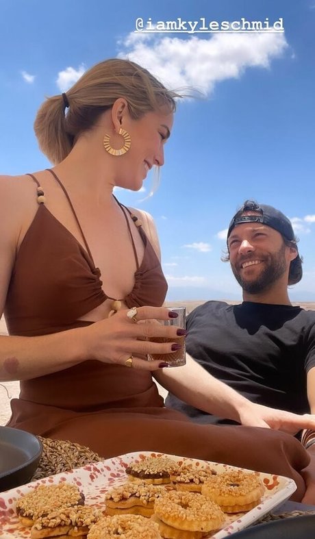 Caity Lotz pretty model picture