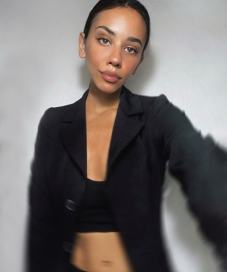 Vera Kaludi star free photos