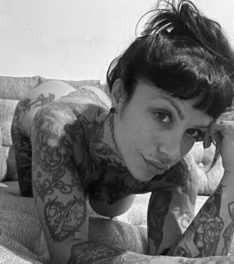 lovelola6969 pretty pornstar pic