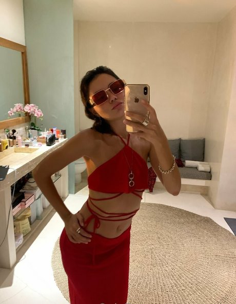 avocadoz naked model galleries