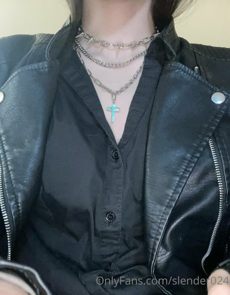 slender024 model top picture