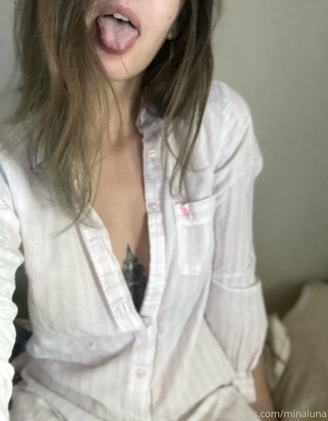 minaluna perfect model photo