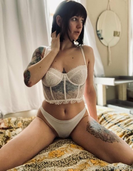 minaluna model nude img