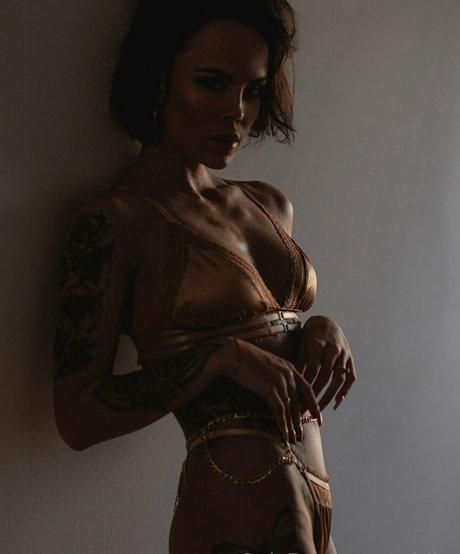 miribe pornstar archive