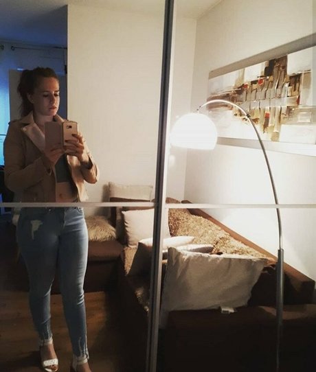 isabellaboth art model galleries