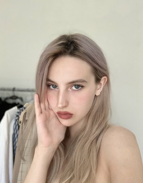 Anny Walker pornstar top pic