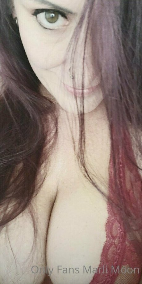 marlimoon pornographic model photo