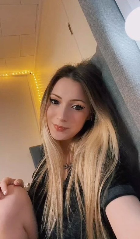 Little Momma art pornstar galleries