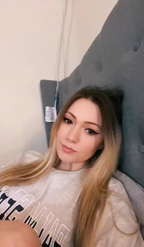 Little Momma exclusive model photo