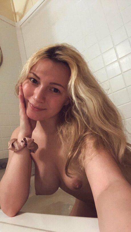 Little Momma star sexy gallery