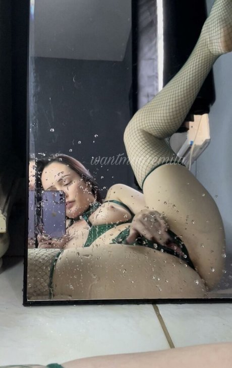 Mila Moore art model image