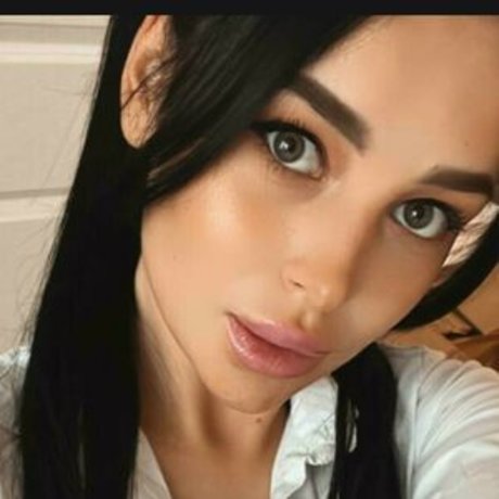 Mila Moore exclusive actress photo