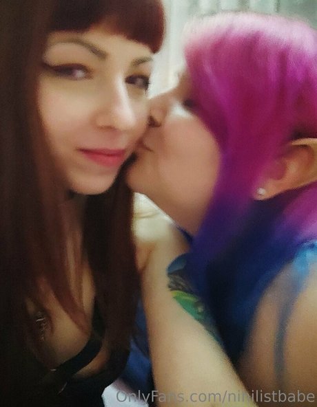 nihilistbabe model art pic