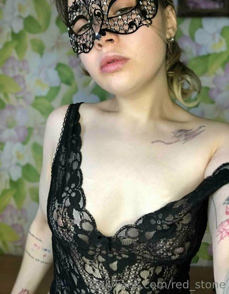 red stone nudes actress image