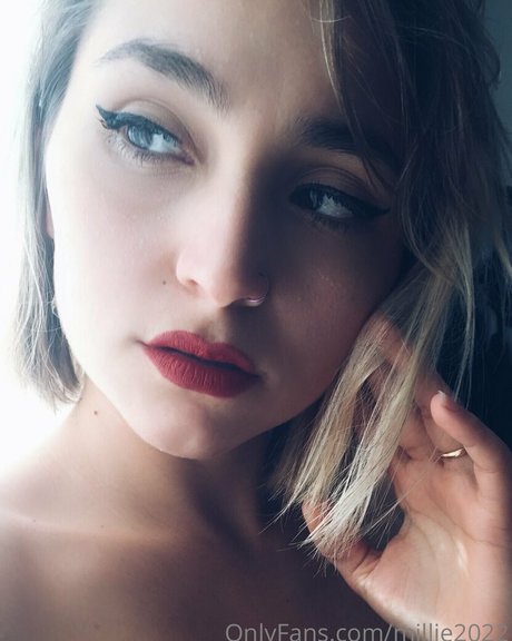 confidantsarah nice model image