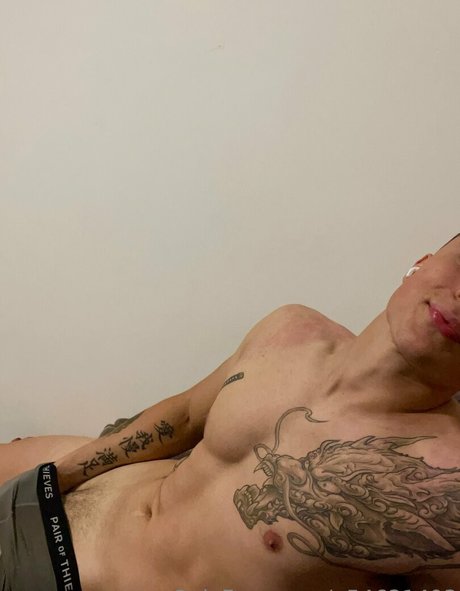 itsreallyyjj model top pic