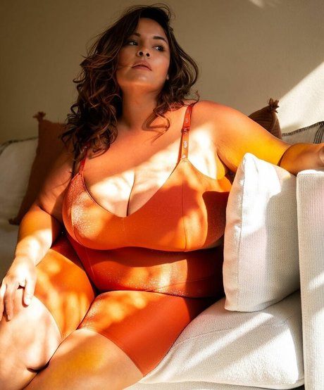 Nicole Denise Johansson star sexy pic