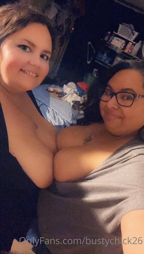 bustychick26 sex model pictures