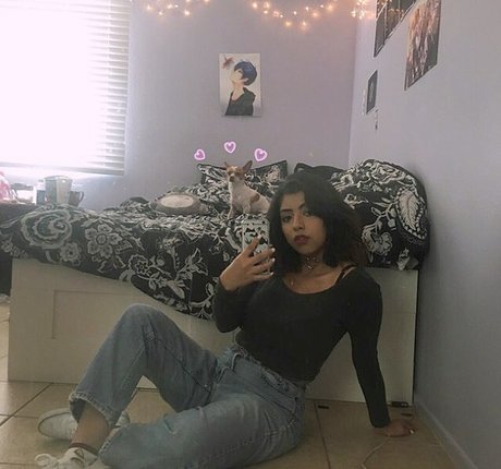 Sadd Pup beautiful model img