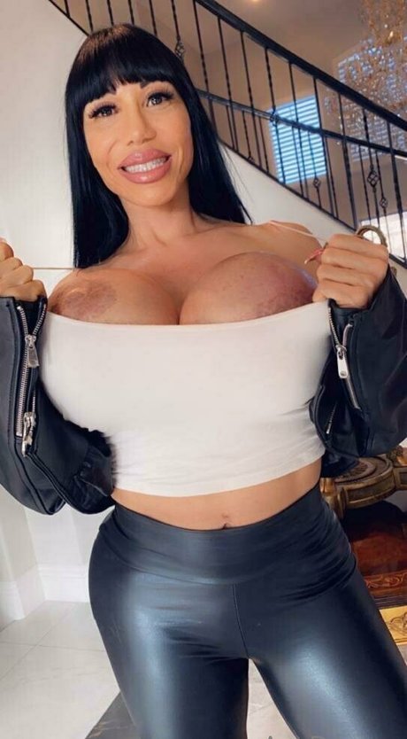 avadevine pretty pornstar photos