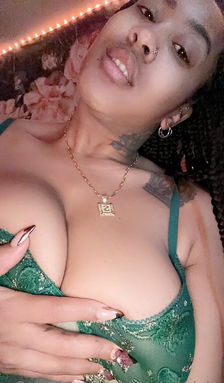 sharsharbinkz model naked pictures