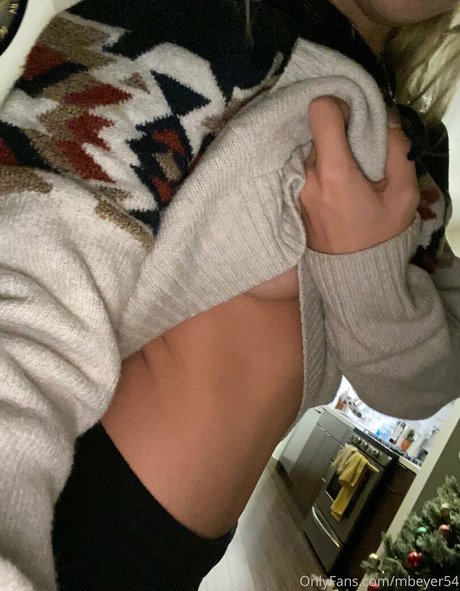 mbeyer54 erotic star image