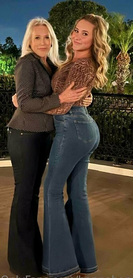 hannahandsuzie pornstar beautiful photo