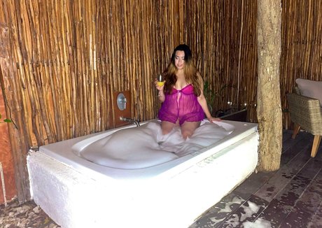 penelopeland model top photo