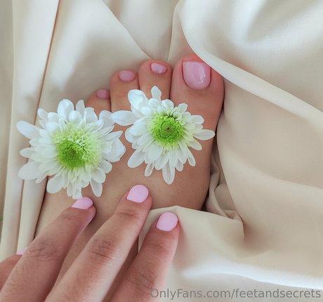 feetandsecrets star perfect photos