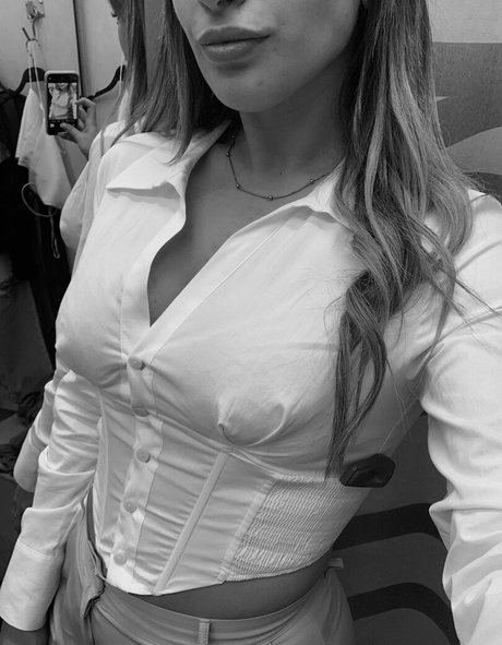 belonly model pretty gallery