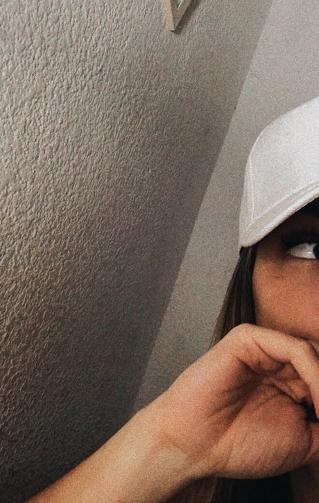 belonly erotic pornstar img