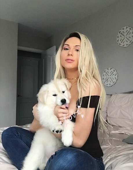 Dezmin Schubel star sex photo