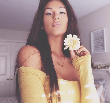 Dezmin Schubel model nice img