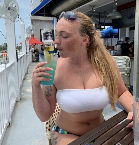 Raelyne Summeier hot star img