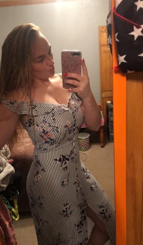 Raelyne Summeier adult model picture