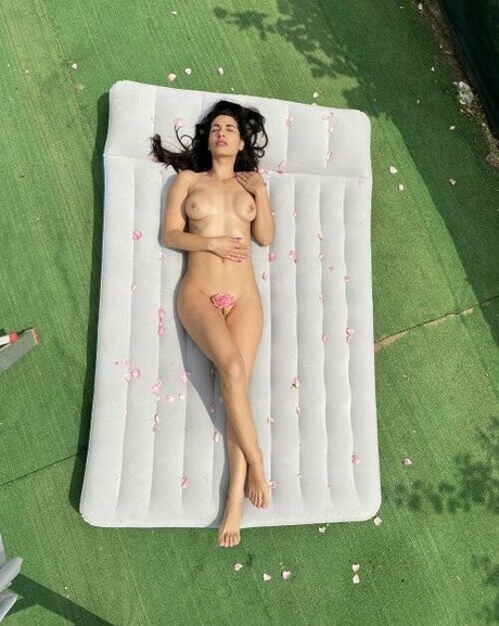 Sara Your Dream pornstar naked image