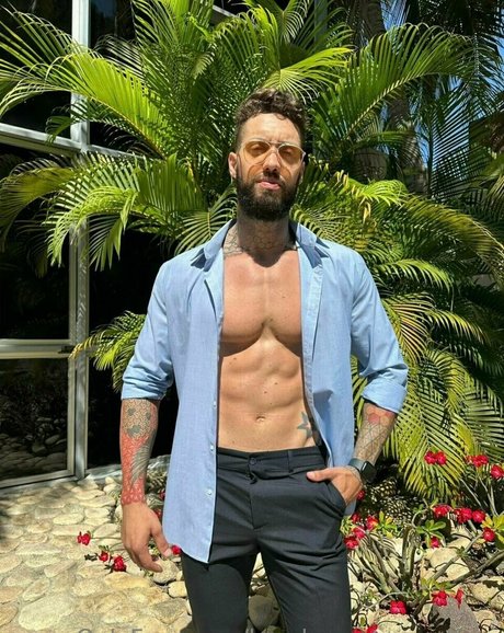 handsometroyxxlfree model pornographic pic