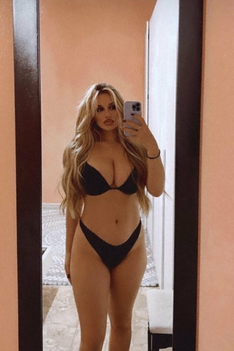 Anastasia Ticus model hot images