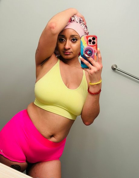 delilahmoonxtra nice model image