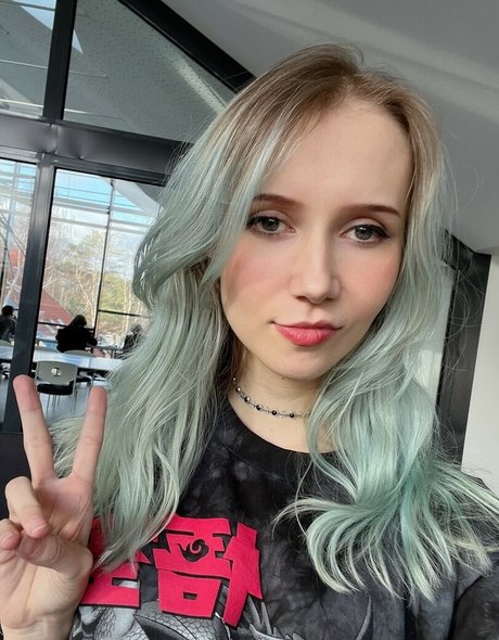 Apollolol nudes model galleries