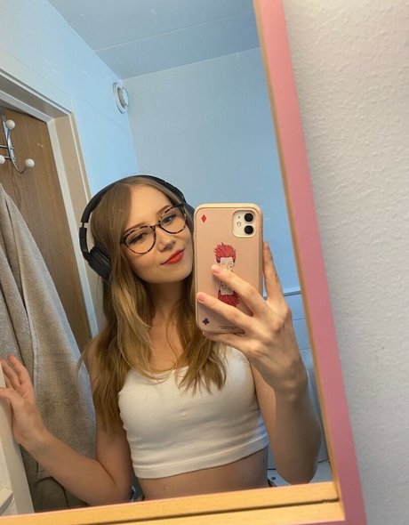 Apollolol top model picture