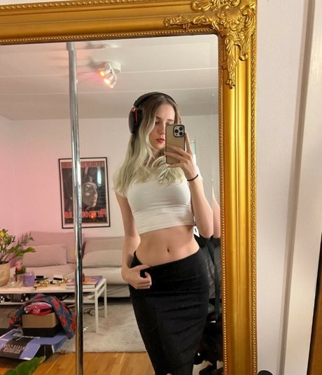 Apollolol porn model images