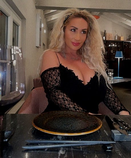 Mara Traversi hd actress pics