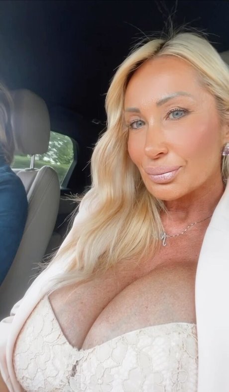 Mara Traversi star naked img