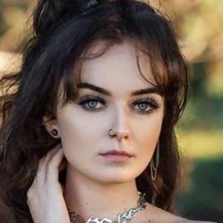 Emoqween adult actress photos