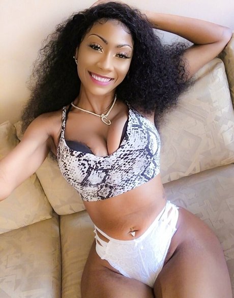 CoolieMonae pornstar naked image