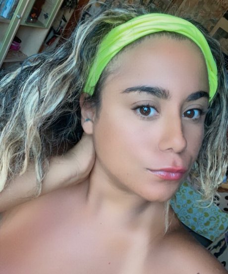 Lia Grimmie model naked photo