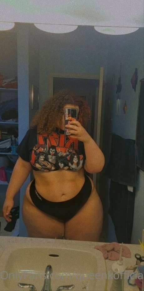queenkofficial model erotic image