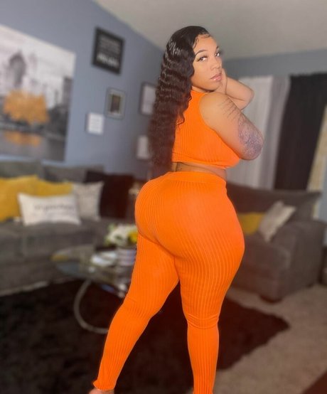 TheeMsRobinson perfect model photo